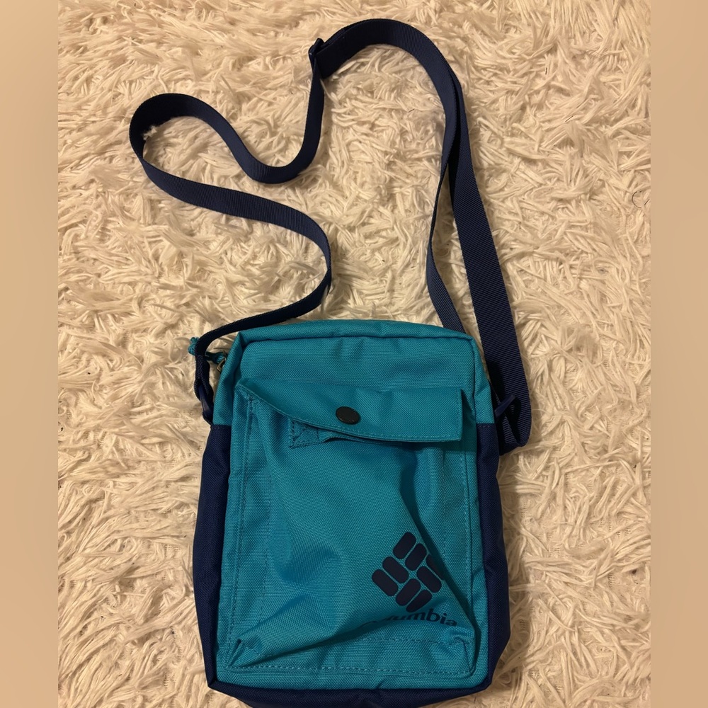 Columbia Zigzag Crossbody Bag in blue